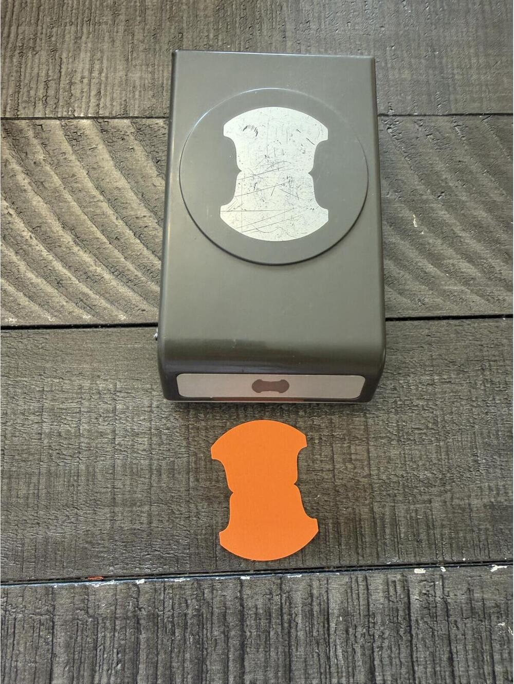 Stampin’ Up Round Tab (Whale Tail) Shape Punch